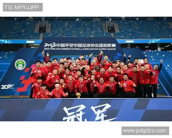 武汉足球队转型之路揭秘:从传统强队到现代化职业俱乐部的蜕变之旅 武汉足球队转型之路揭秘:从传统强队到现代化职业俱乐部的蜕变之旅