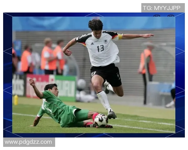 沙佩科与巴拉克的激烈对决揭示足球战术的魅力与团队精神 沙佩科与巴拉克的激烈对决揭示足球战术的魅力与团队精神