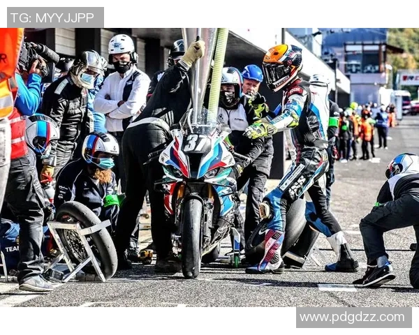 波兰与捷克足球对决精彩直播全程回顾与分析 波兰与捷克足球对决精彩直播全程回顾与分析