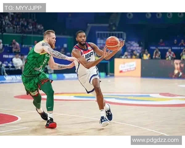 美国男篮在激烈对决中以99比94险胜立陶宛展现强大实力