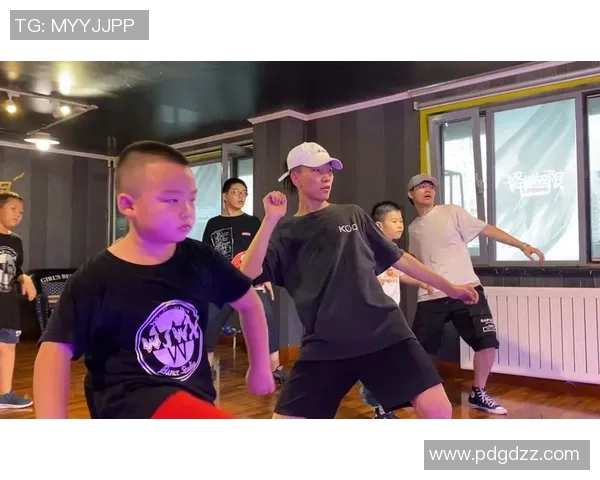 重庆街舞队荣登全国团队协作排行榜第三名展现实力与魅力