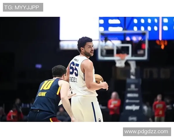 76人逆袭雷霆精彩对决回顾2017赛季的经典瞬间与球星表现分析