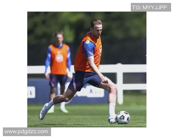 凯恩的足球传奇之路：从天才少年到世界顶级前锋的辉煌历程