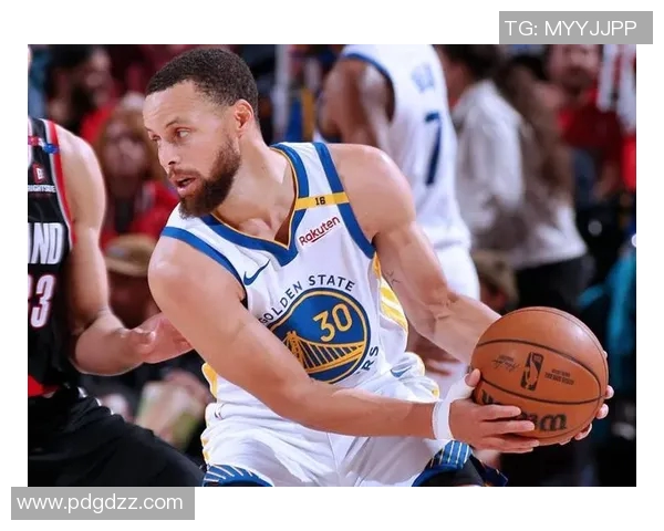 快船与勇士的巅峰对决揭示NBA季后赛的激烈竞争与精彩瞬间 快船与勇士的巅峰对决揭示NBA季后赛的激烈竞争与精彩瞬间