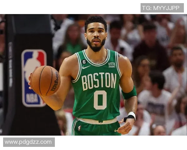 杰森塔图姆如何在NBA赛场上展现出超凡的篮球才能与领导力
